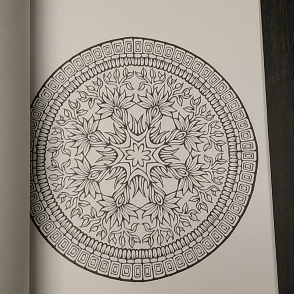 Mandala adult coloring book - Picture 11 of 16